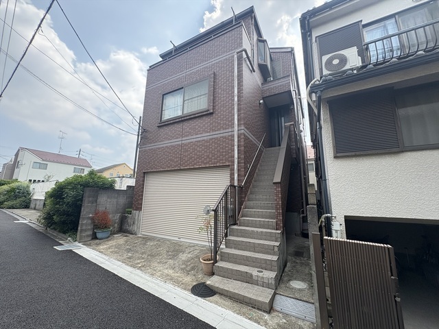 外階段裏にはスペースあり