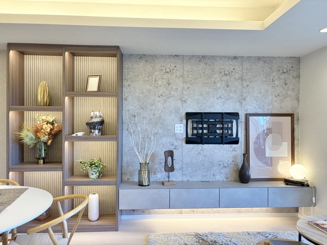 造作棚と一体型のＴＶボード　インテリアと一体感のある設えで、上質かつ洗練されたリビング空間が広がります。