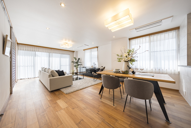 リビングとダイニングには床暖房が設置されています。