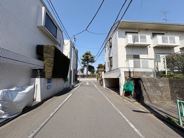 前面道路含む外観