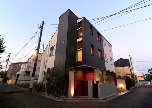 スタイリッシュな外観と光の調和を纏うデザイン住宅