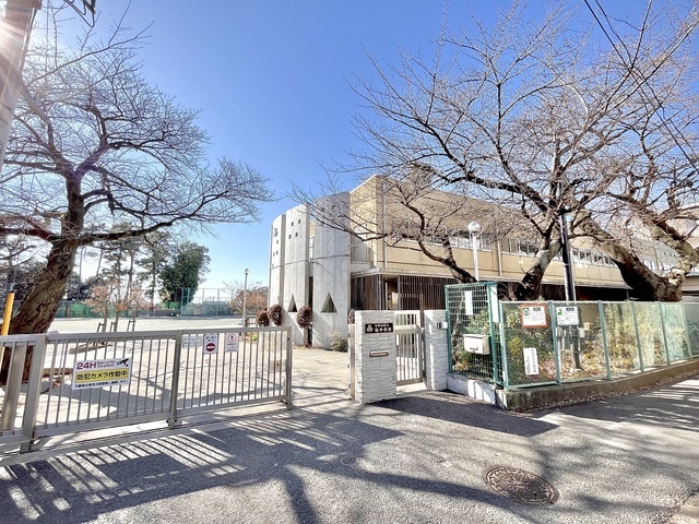 世田谷区立砧中学校　徒歩約１１分　８５０ｍ